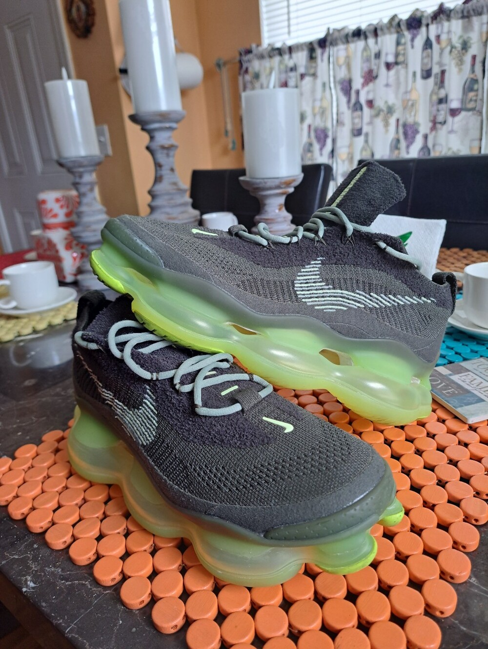 NIKE Air Max Scorpion Flyknit Olive Volt Men Running Lifestyle Sneake Size 10